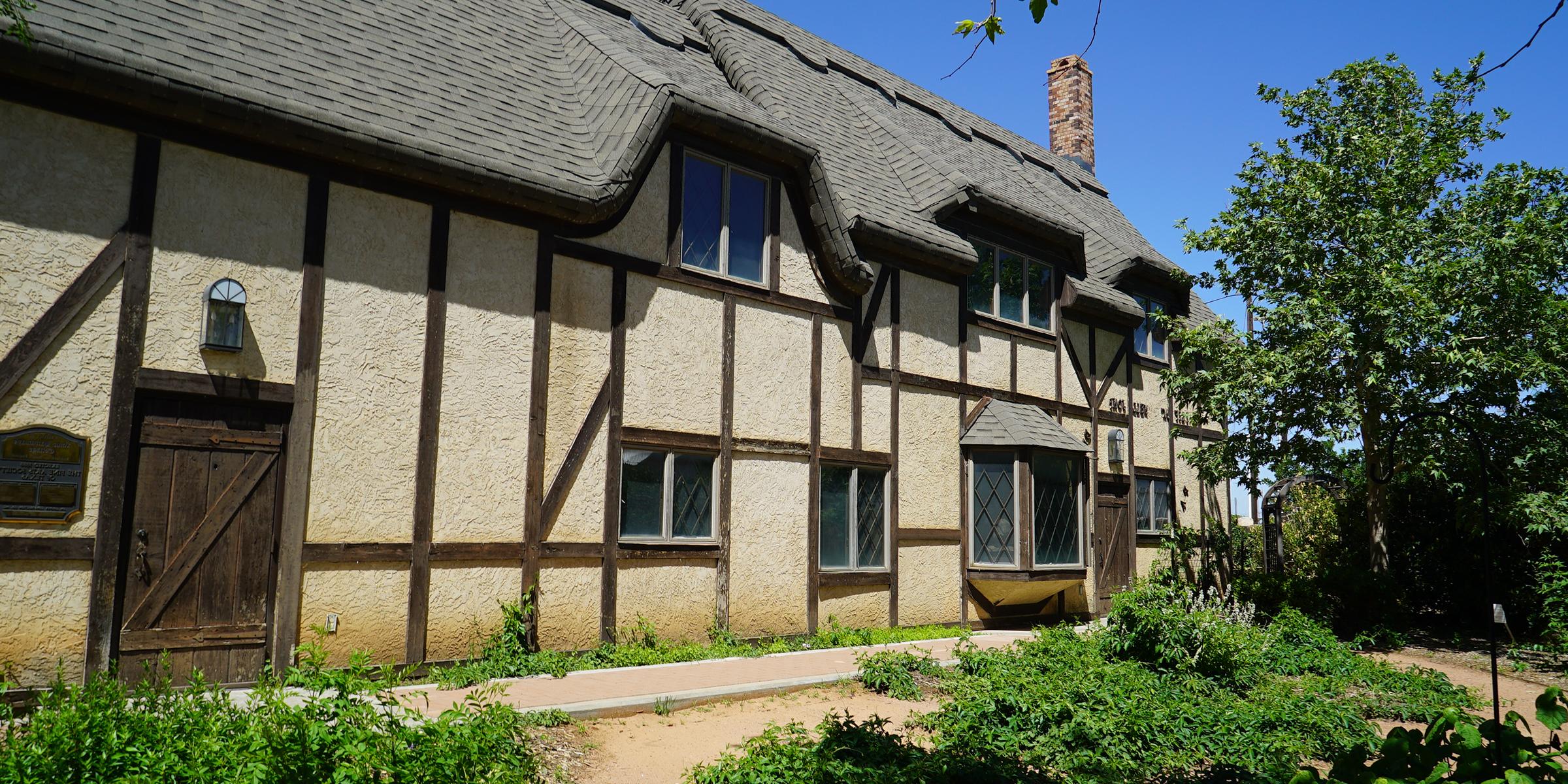 Anne Hathaway House outside image